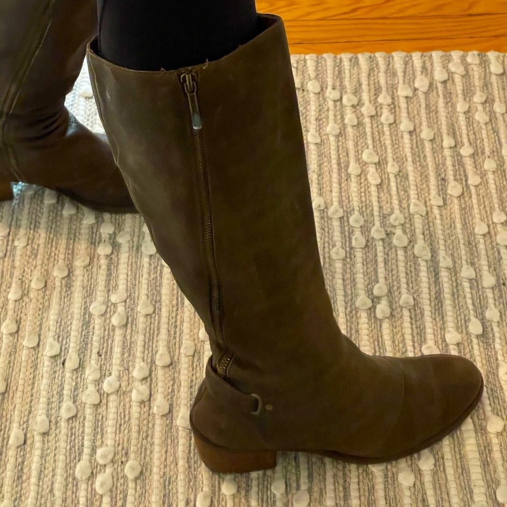 Donald J Pliner boots 👢